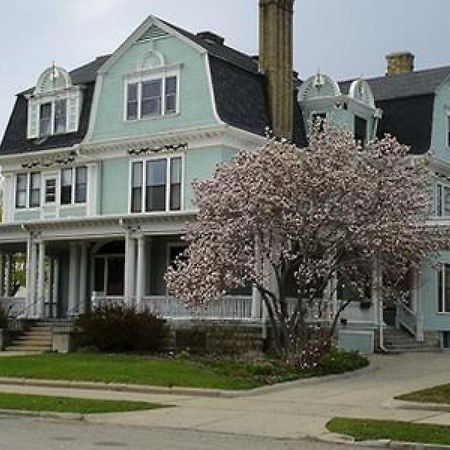 Christmas House Bed & Breakfast Racine Room photo